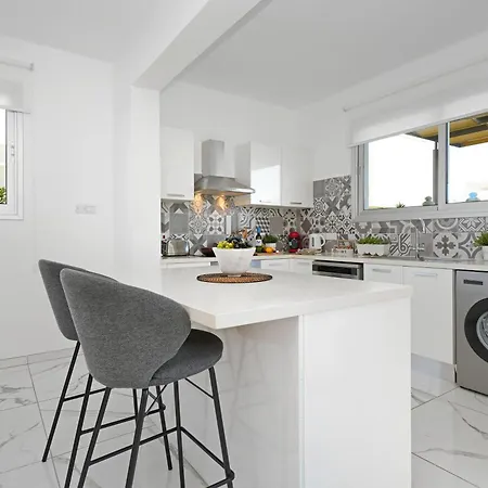 Evelin - Center Ayia Napa