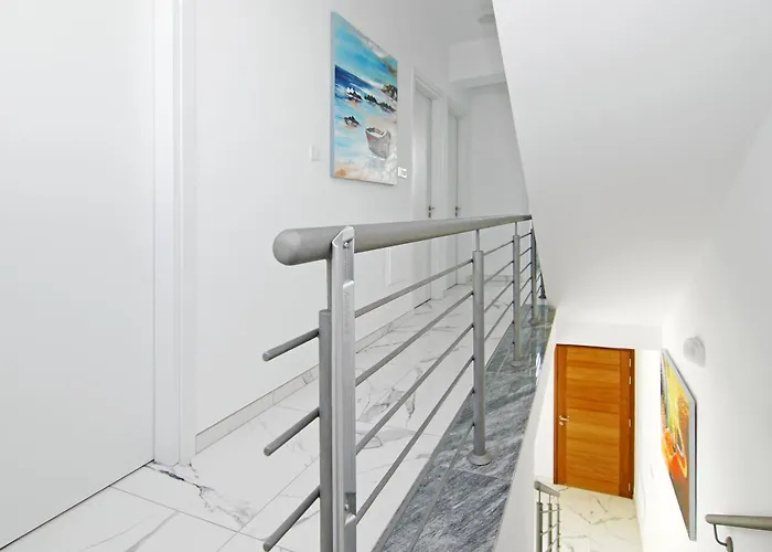 Villa Evelin - Center