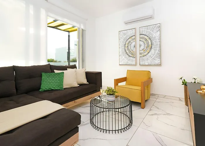 Evelin - Center Ayia Napa