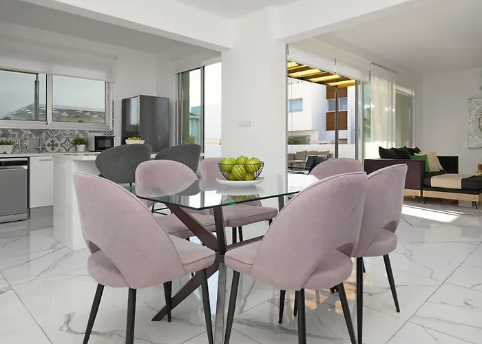 Evelin - Center ヴィラ アヤナパ