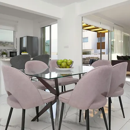 Evelin - Center Villa Ayia Napa